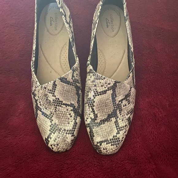 Clarks Women's Snakeskin Loafers - Black and Cream - Picture 3 of 7